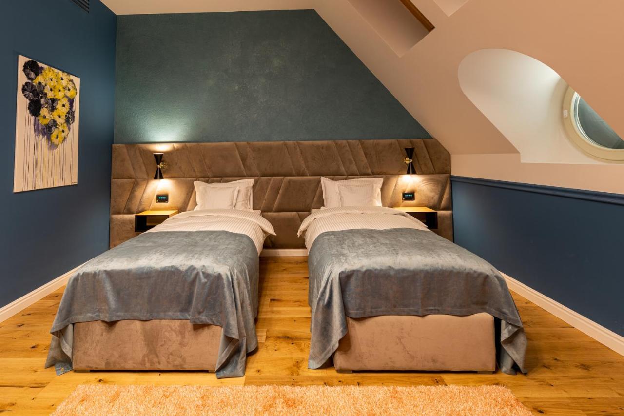 Boutique Hotel Cocosul De Aur Targu Mures Exterior photo
