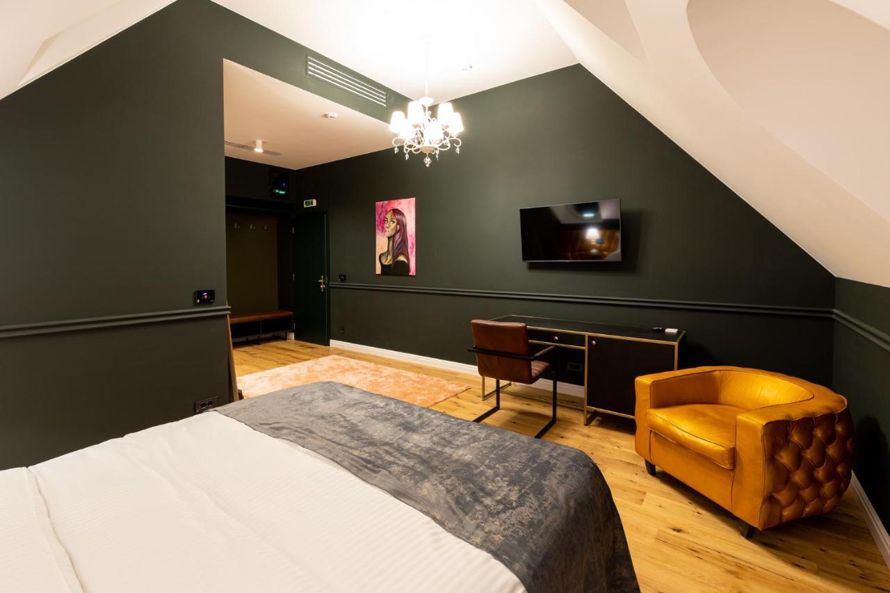 Boutique Hotel Cocosul De Aur Targu Mures Exterior photo
