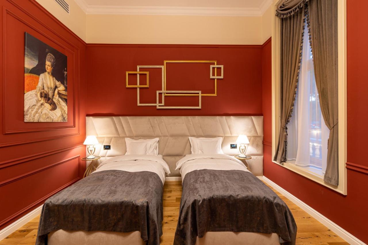 Boutique Hotel Cocosul De Aur Targu Mures Exterior photo