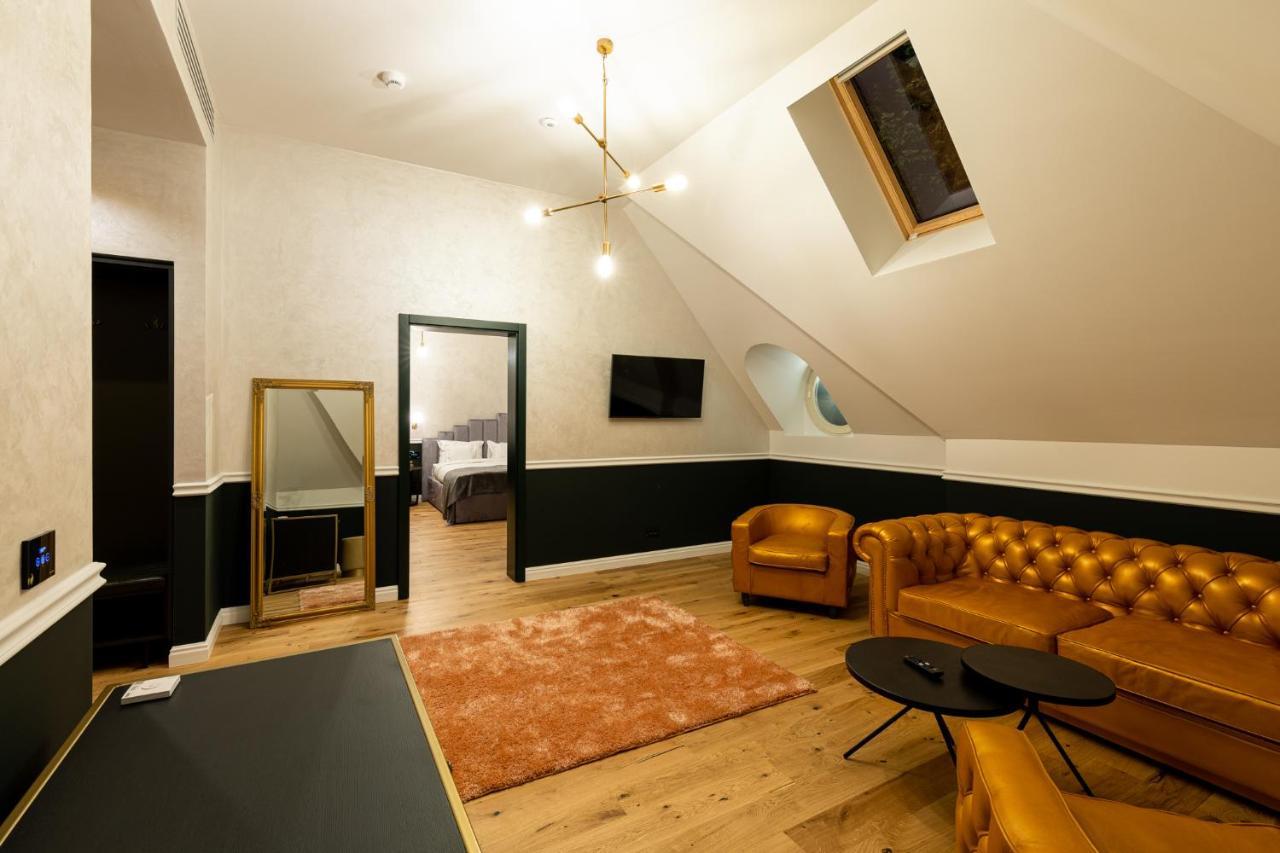 Boutique Hotel Cocosul De Aur Targu Mures Exterior photo