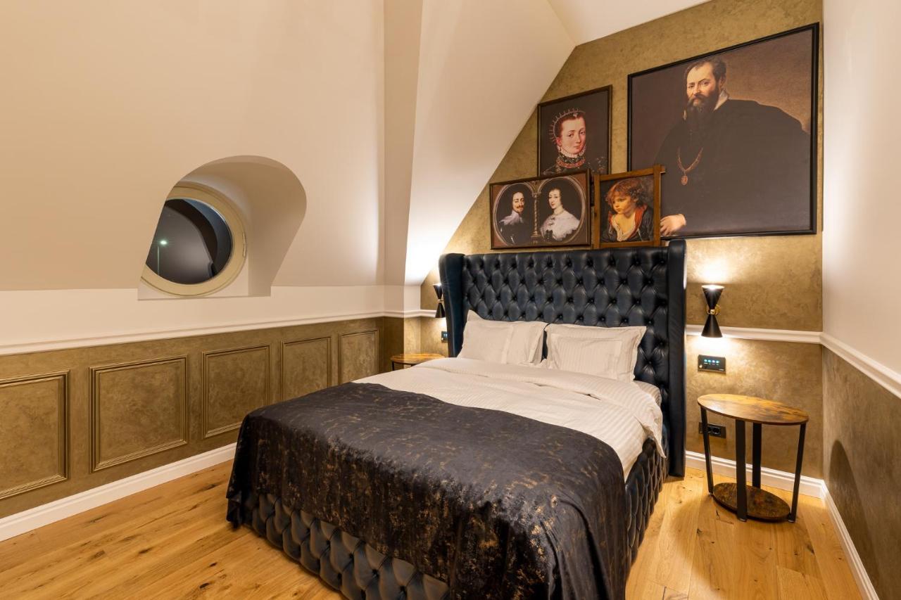 Boutique Hotel Cocosul De Aur Targu Mures Exterior photo